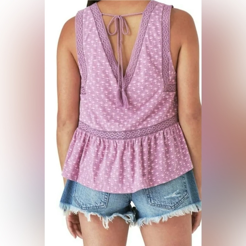 NWT Lucky Brand Women's Geo Lace Trim V-Neck Ruffle Hem Cotton Top Size XS - Picture 2 of 10